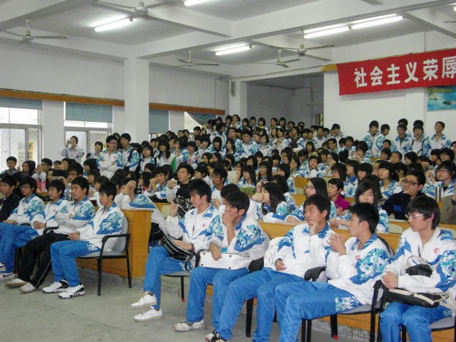 2009年度下蓬中学"校园优秀歌手大赛——高中部决赛"现场