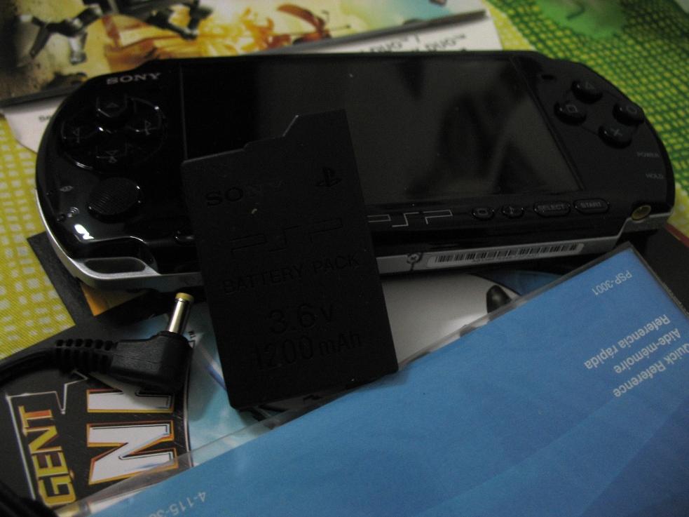 个人转让9.999新PSP 3000游戏机盒子配件全