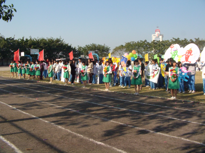 2010年谢易初中学第十三届校运会.