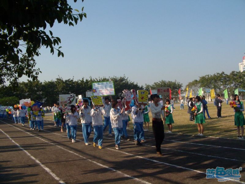 2010年谢易初中学第十三届校运会.