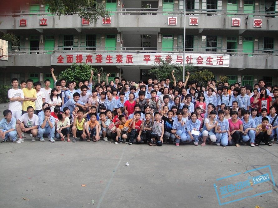 以后你们有空过来聋人学校活动啦.聋哑人很喜欢和健全朋友交好朋友.