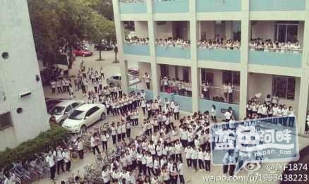 下蓬中学的同学集体喊楼