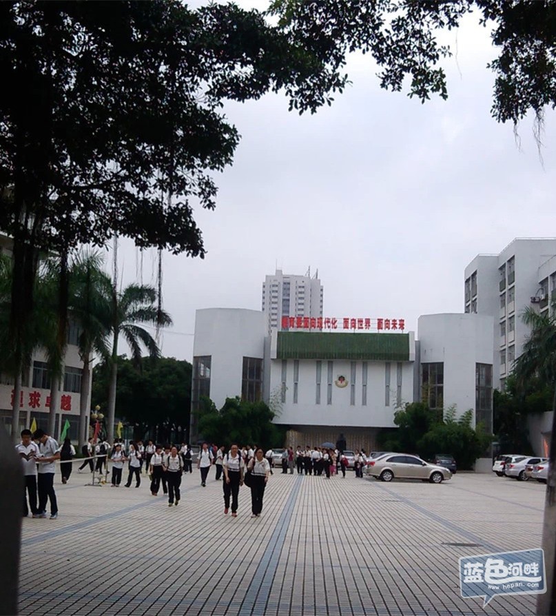 全国统一高考汕头林百欣中学考场,我和神州大地的千军万马们一起参加