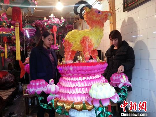 汕头莲花灯历史悠久,潮汕花灯蕴含浓厚潮汕传统文化技艺,一直享誉