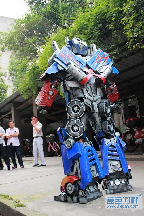 《变形金刚》真人版——擎天柱cosplay
